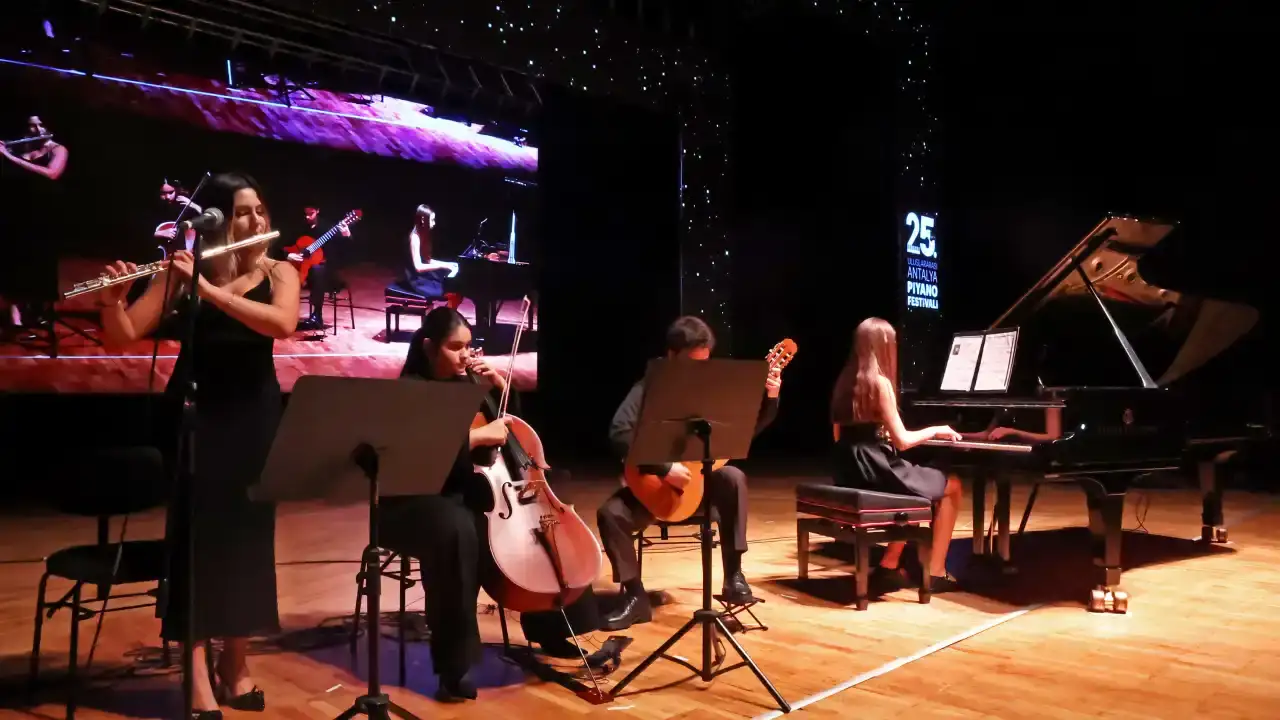 Antalya Piyano Festivali’nde Genç Yetenekler Büyüledi! 5